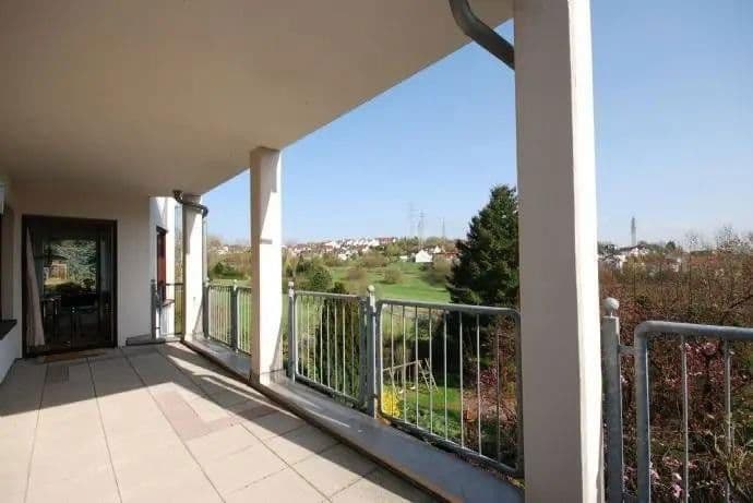 Prenájom bytu 4-izbový 133 m², Niedernhausen, Hesensko Prenájom bytu 4-izbový 133 m², Niedernhausen, Hesensko