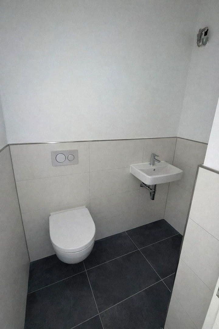 Prenájom bytu 3-izbový 92 m², Langerfelder Straße 115, Wuppertal, Severné Porýnie - Westfálsko Prenájom bytu 3-izbový 92 m², Langerfelder Straße 115, Wuppertal, Severné Porýnie - Westfálsko