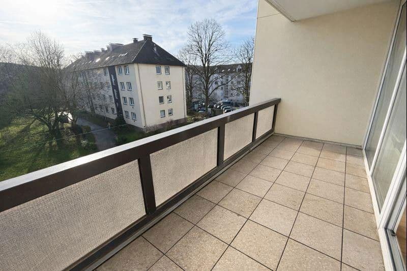 Prenájom bytu 3-izbový 92 m², Langerfelder Straße 115, Wuppertal, Severné Porýnie - Westfálsko Prenájom bytu 3-izbový 92 m², Langerfelder Straße 115, Wuppertal, Severné Porýnie - Westfálsko