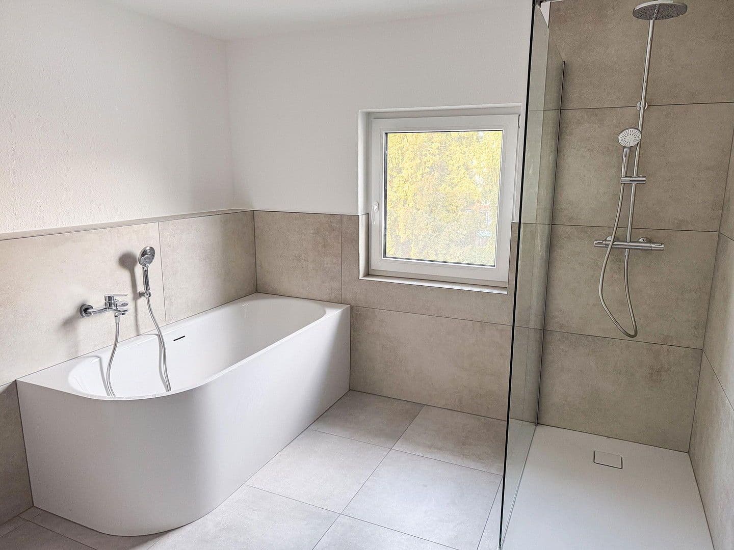 Prenájom bytu 3-izbový 115 m², Walther-Rathenau-Straße 9, Groß-Gerau, Hesensko Prenájom bytu 3-izbový 115 m², Walther-Rathenau-Straße 9, Groß-Gerau, Hesensko