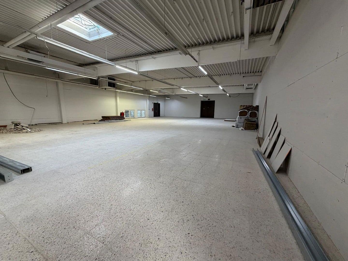 Prenájom nebytového priestoru 450 m², Meißener Dorfstraße 35, Minden, Severné Porýnie - Westfálsko Prenájom nebytového priestoru 450 m², Meißener Dorfstraße 35, Minden, Severné Porýnie - Westfálsko