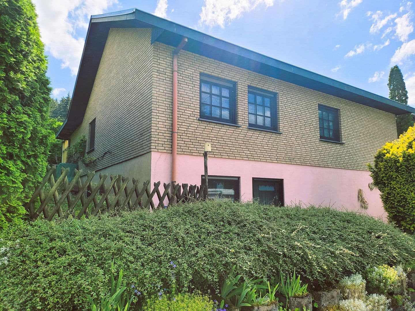 Predaj domu 170 m², pozemek 483 m², Villingen-Schwenningen, Bádensko-Wurttembersko Predaj domu 170 m², pozemek 483 m², Villingen-Schwenningen, Bádensko-Wurttembersko