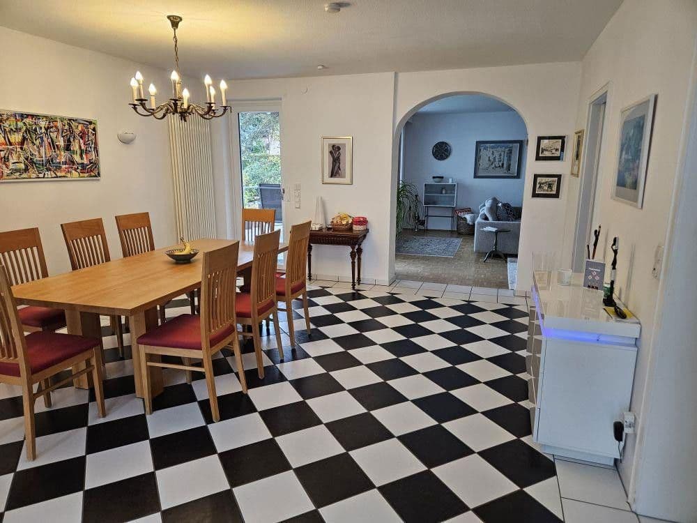 Predaj domu 231 m², pozemek 1.007 m², Nibelungenstr. 21, Schwarzenbruck, Bavorsko Predaj domu 231 m², pozemek 1.007 m², Nibelungenstr. 21, Schwarzenbruck, Bavorsko