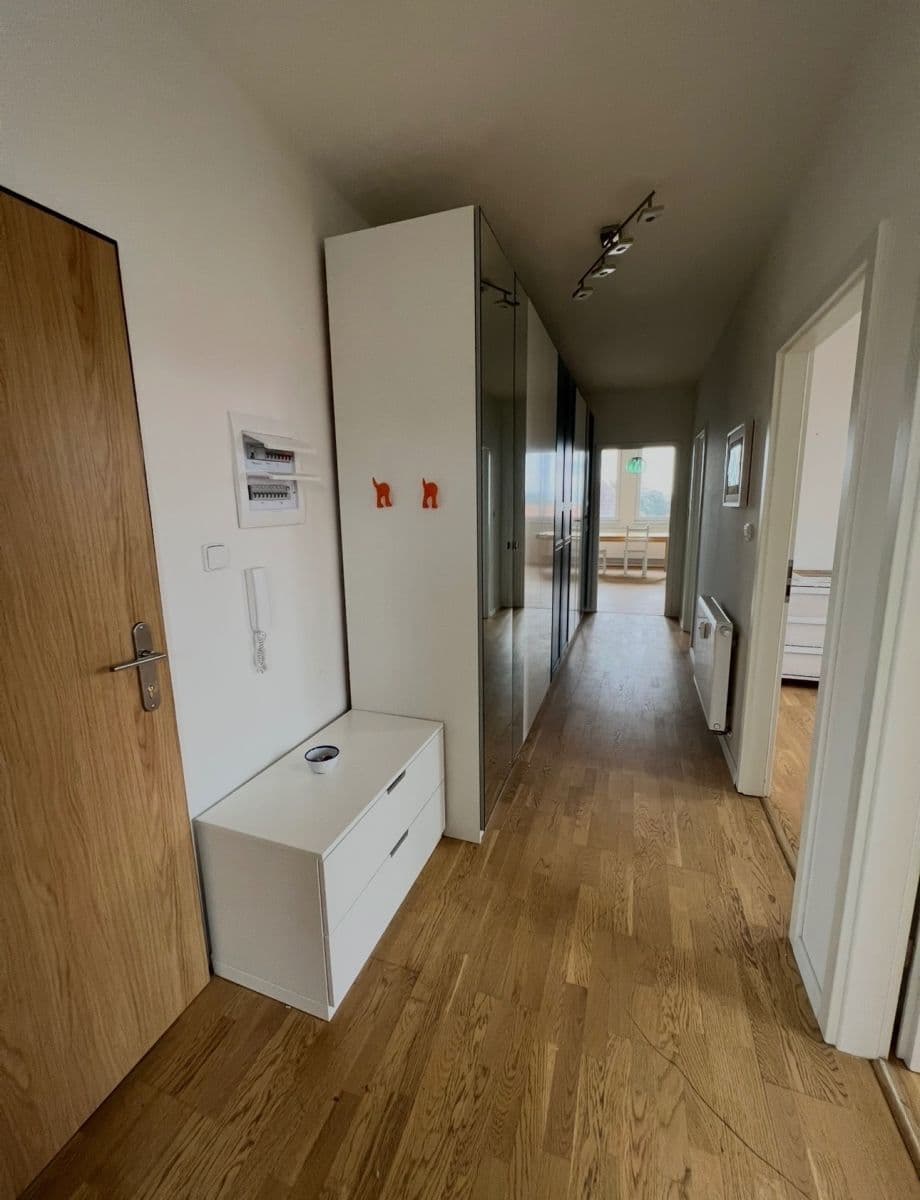Prenájom bytu 2-izbový 74 m², Počernická, Praha, Praha Prenájom bytu 2-izbový 74 m², Počernická, Praha, Praha