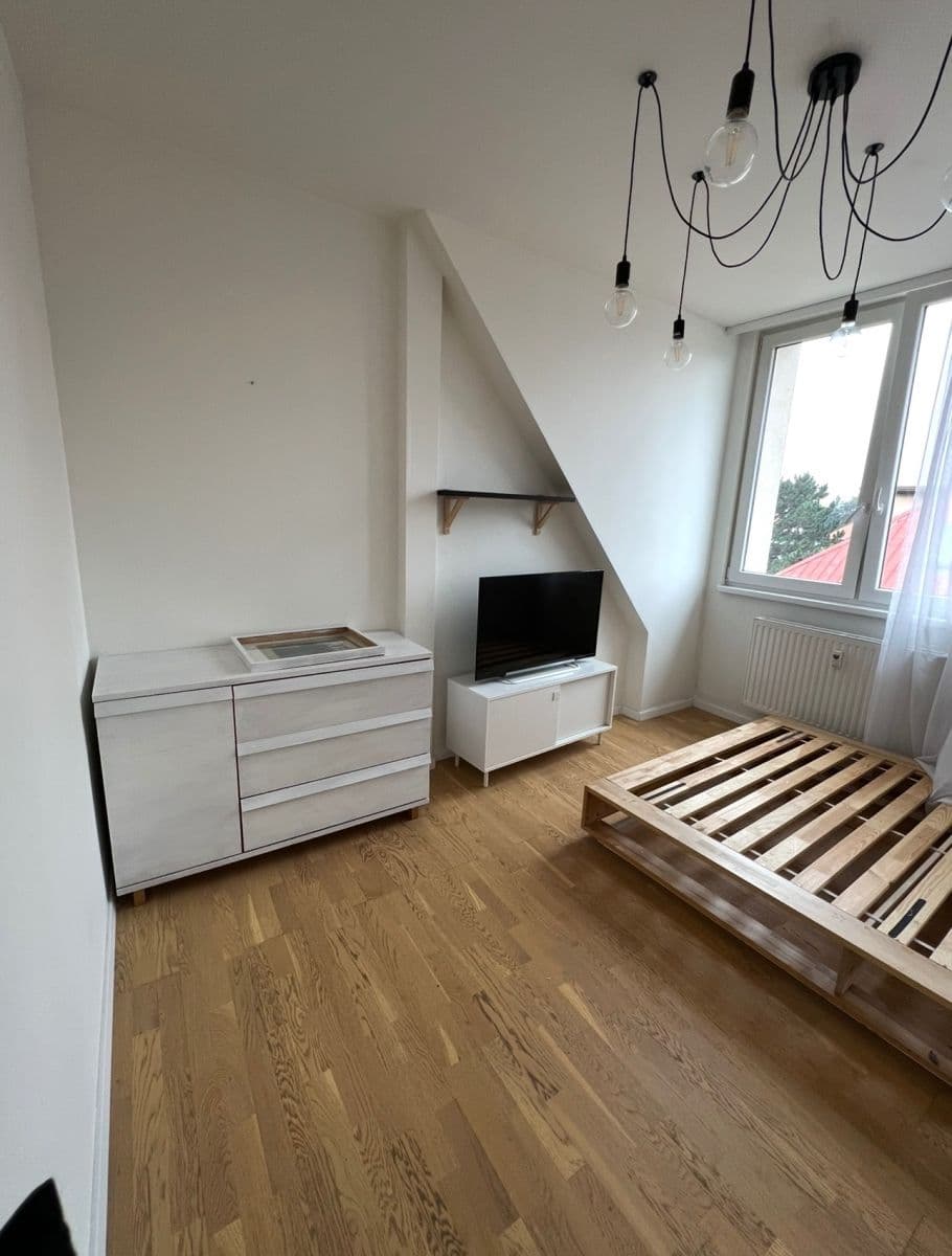 Prenájom bytu 2-izbový 74 m², Počernická, Praha, Praha Prenájom bytu 2-izbový 74 m², Počernická, Praha, Praha