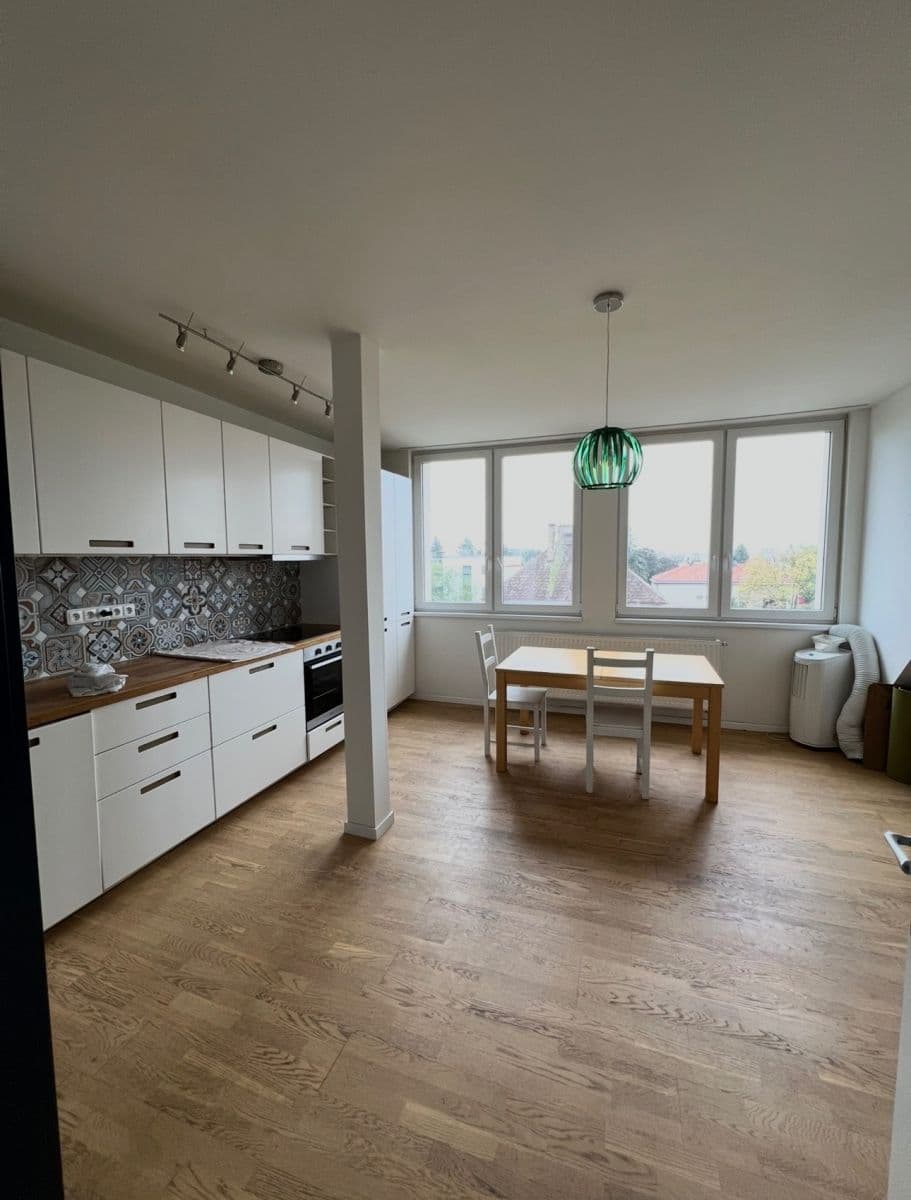 Prenájom bytu 2-izbový 74 m², Počernická, Praha, Praha Prenájom bytu 2-izbový 74 m², Počernická, Praha, Praha