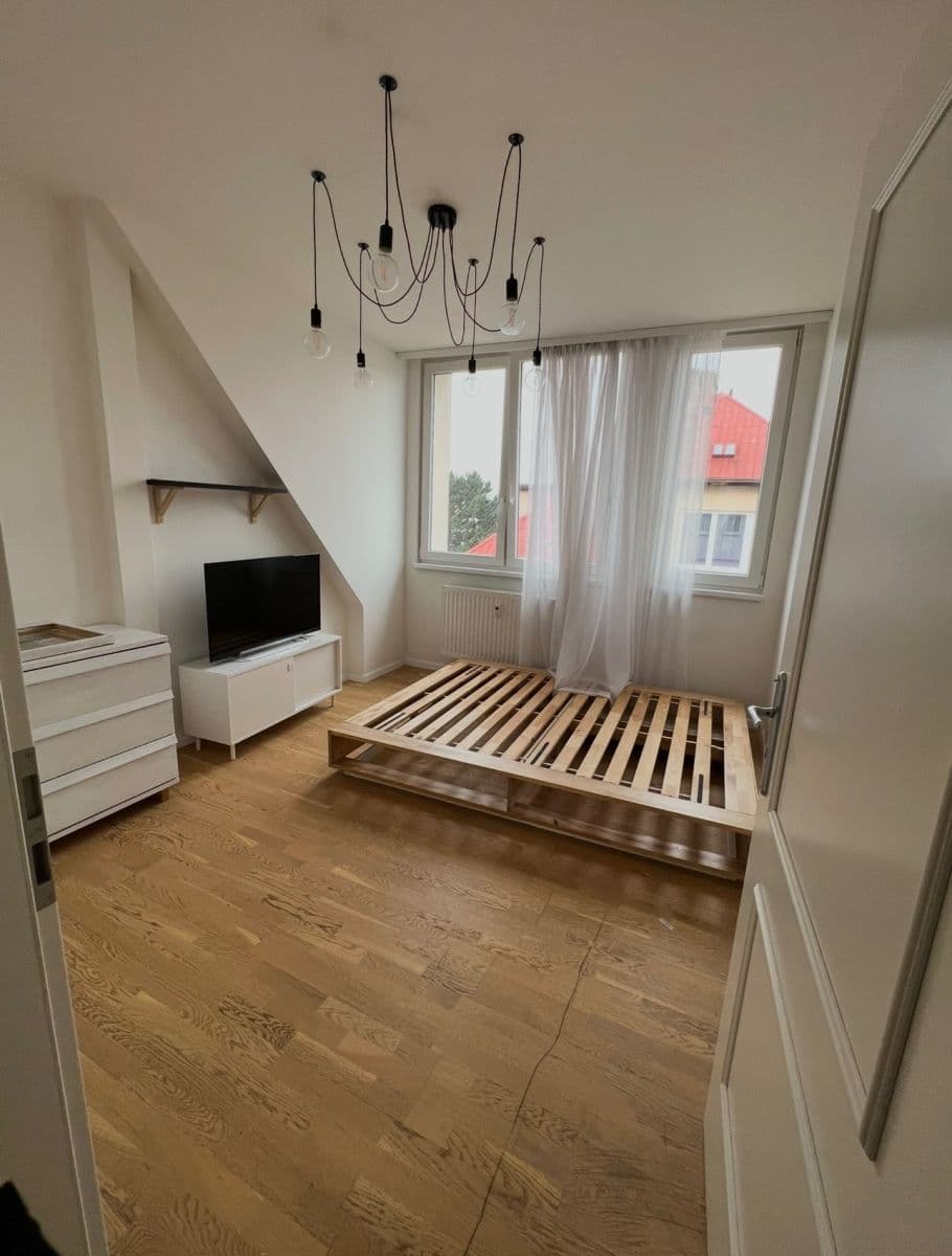 Prenájom bytu 2-izbový 74 m², Počernická, Praha, Praha Prenájom bytu 2-izbový 74 m², Počernická, Praha, Praha