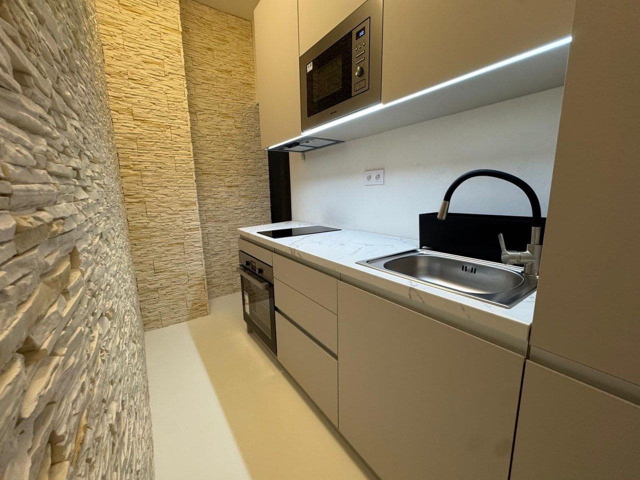 Prenájom bytu 2-izbový 55 m², Sokolská, Praha, Praha Prenájom bytu 2-izbový 55 m², Sokolská, Praha, Praha