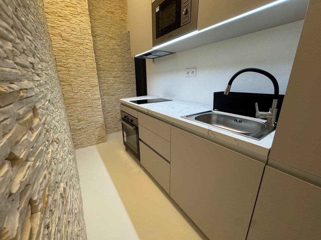 Prenájom bytu 2-izbový 55 m², Sokolská, Praha, Praha Prenájom bytu 2-izbový 55 m², Sokolská, Praha, Praha