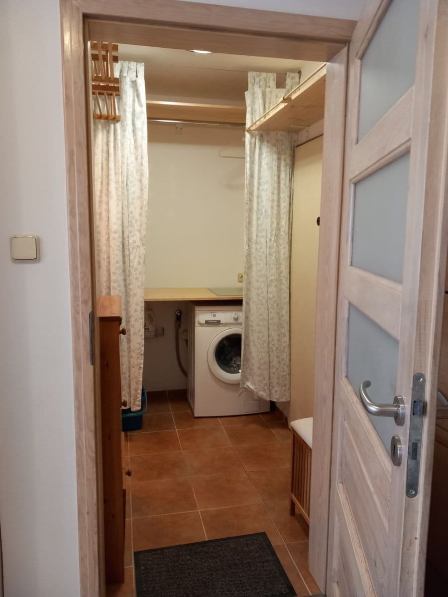 Prenájom bytu 2-izbový 36 m², Tádžická, Praha, Praha Prenájom bytu 2-izbový 36 m², Tádžická, Praha, Praha