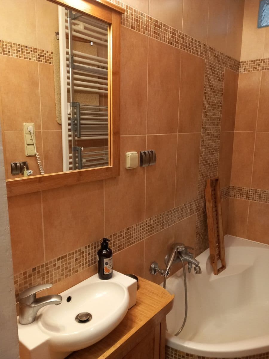 Prenájom bytu 2-izbový 36 m², Tádžická, Praha, Praha Prenájom bytu 2-izbový 36 m², Tádžická, Praha, Praha