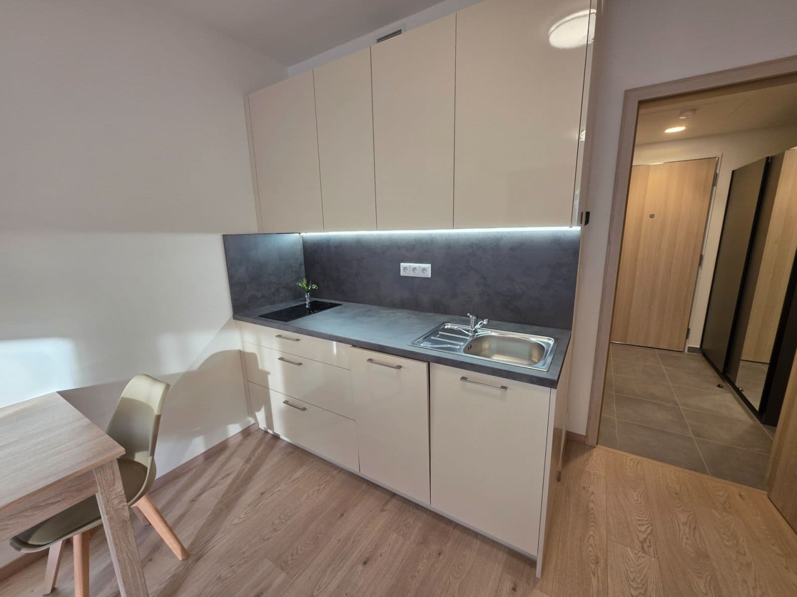 Prenájom bytu 1-izbový 33 m², Poděbradská, Praha, Praha Prenájom bytu 1-izbový 33 m², Poděbradská, Praha, Praha
