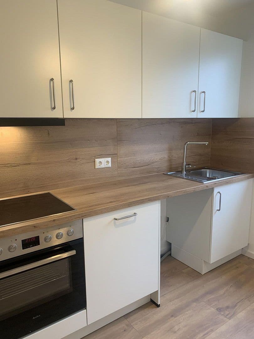 Prenájom bytu 3-izbový 70 m², Heinrich-Seliger-Straße 24, Frankfurt, Hesensko Prenájom bytu 3-izbový 70 m², Heinrich-Seliger-Straße 24, Frankfurt, Hesensko