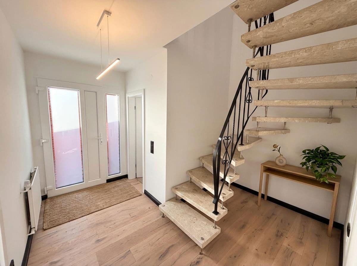 Predaj domu 105 m², pozemek 337 m², Am See 31a, Rhauderfehn, Dolné Sasko Predaj domu 105 m², pozemek 337 m², Am See 31a, Rhauderfehn, Dolné Sasko