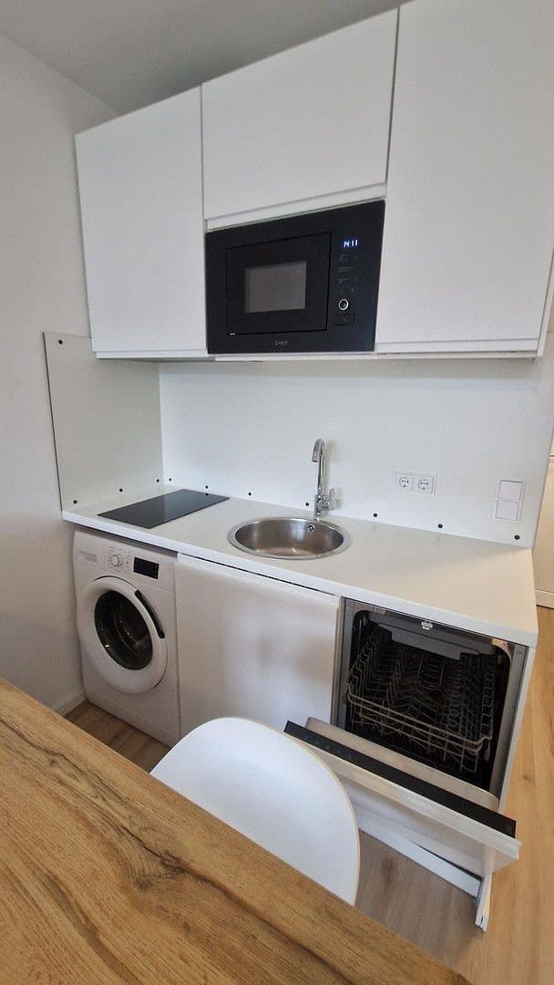 Prenájom bytu 1-izbový 27 m², München, Bavorsko Prenájom bytu 1-izbový 27 m², München, Bavorsko