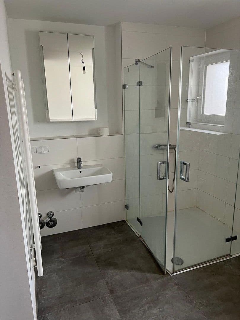 Prenájom bytu 3-izbový 104 m², Friedrich-Ebert-Straße 40-1, Seeheim-Jugenheim, Hesensko Prenájom bytu 3-izbový 104 m², Friedrich-Ebert-Straße 40-1, Seeheim-Jugenheim, Hesensko