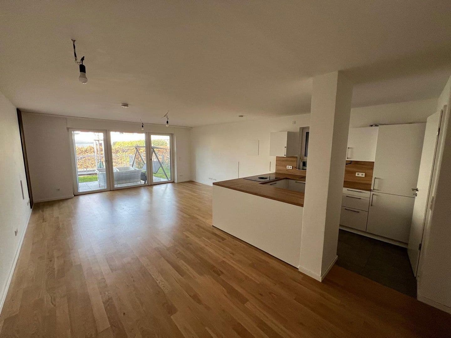 Prenájom bytu 3-izbový 104 m², Friedrich-Ebert-Straße 40-1, Seeheim-Jugenheim, Hesensko Prenájom bytu 3-izbový 104 m², Friedrich-Ebert-Straße 40-1, Seeheim-Jugenheim, Hesensko