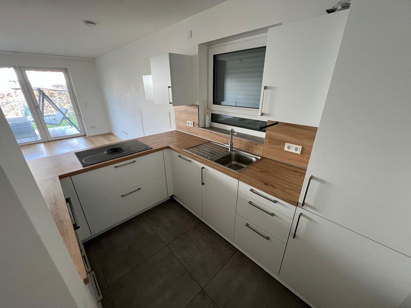 Prenájom bytu 3-izbový 104 m², Friedrich-Ebert-Straße 40-1, Seeheim-Jugenheim, Hesensko Prenájom bytu 3-izbový 104 m², Friedrich-Ebert-Straße 40-1, Seeheim-Jugenheim, Hesensko