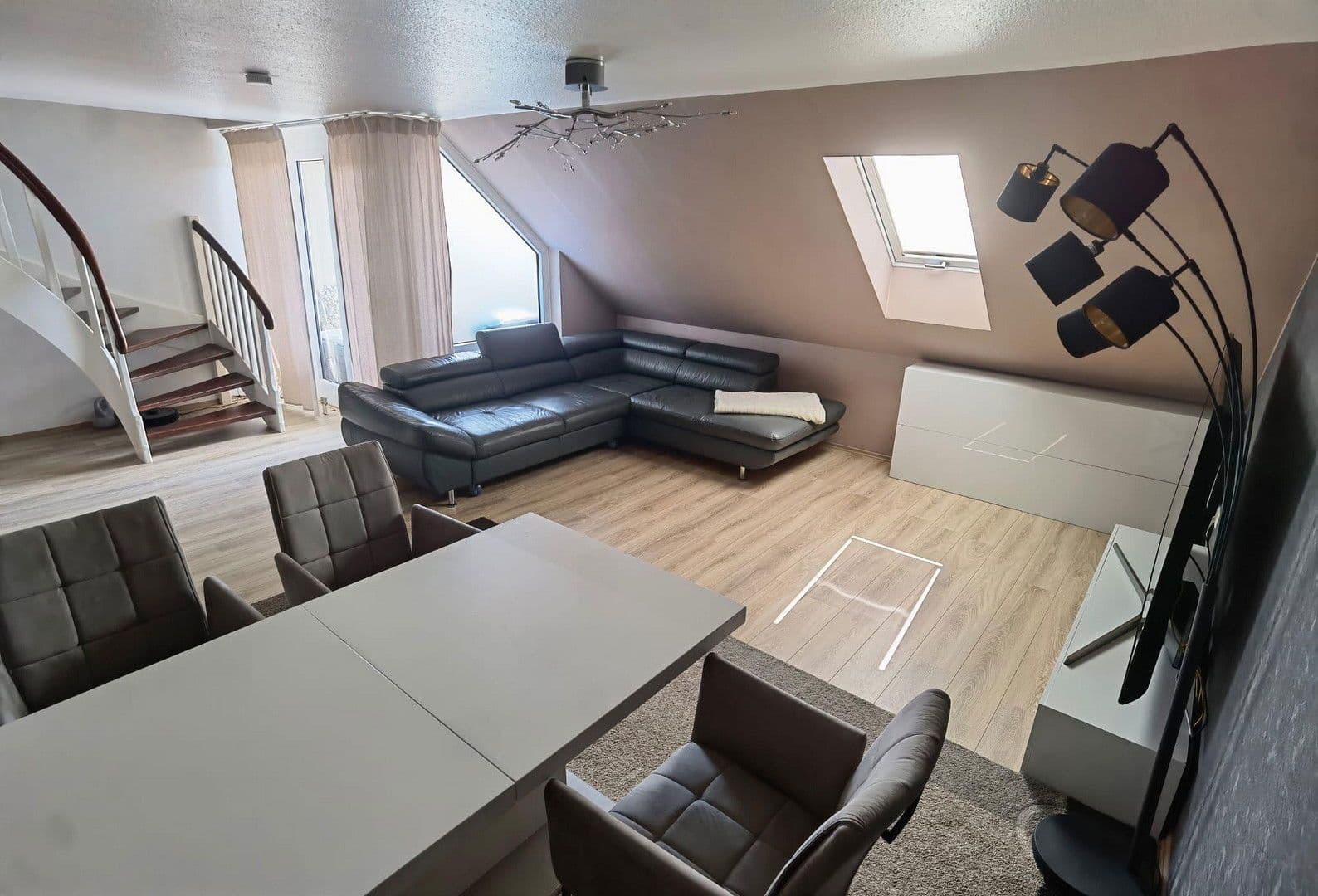 Predaj bytu 3-izbový 88 m², Nagold, Bádensko-Wurttembersko Predaj bytu 3-izbový 88 m², Nagold, Bádensko-Wurttembersko