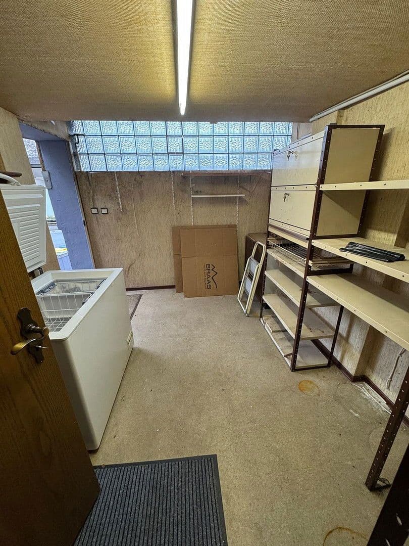 Prenájom bytu 4-izbový 140 m², Kaiserslautern, Porýnie-Falcko Prenájom bytu 4-izbový 140 m², Kaiserslautern, Porýnie-Falcko