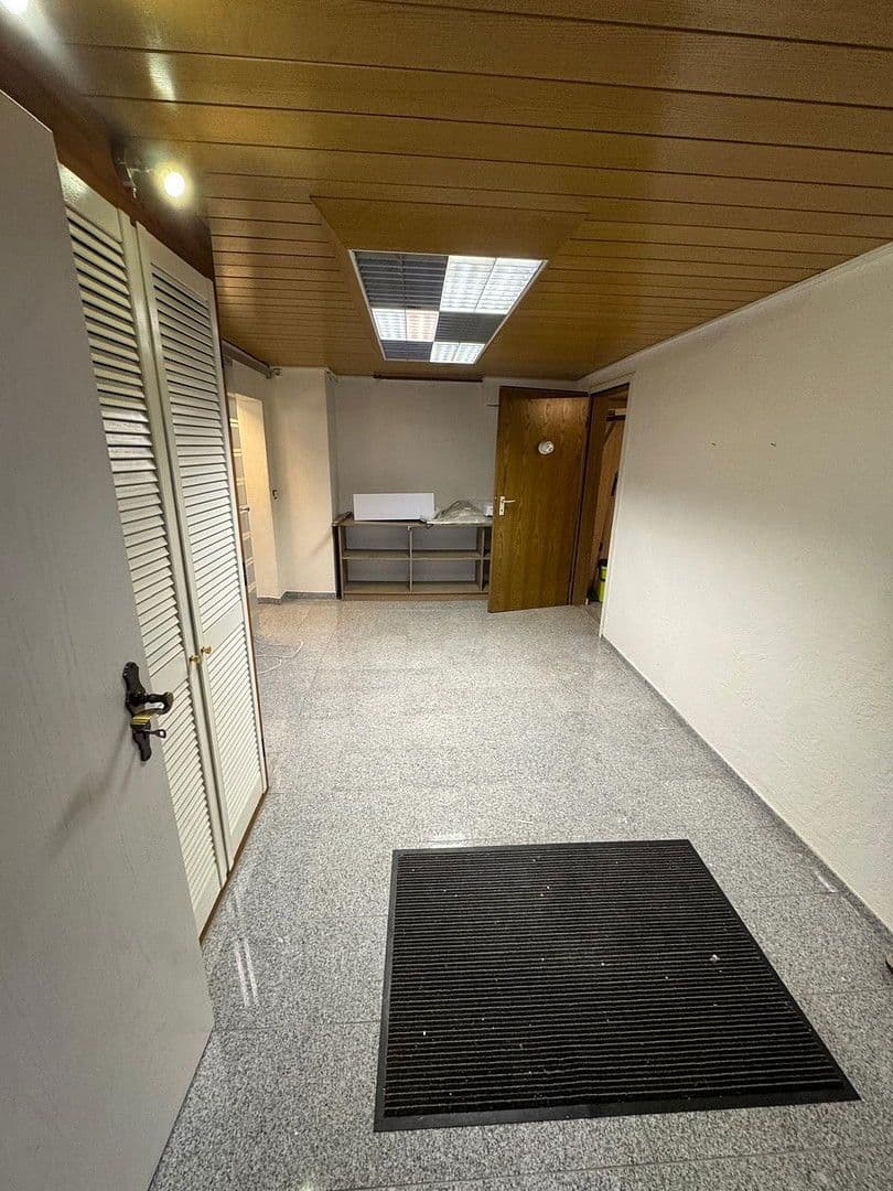 Prenájom bytu 4-izbový 140 m², Kaiserslautern, Porýnie-Falcko Prenájom bytu 4-izbový 140 m², Kaiserslautern, Porýnie-Falcko