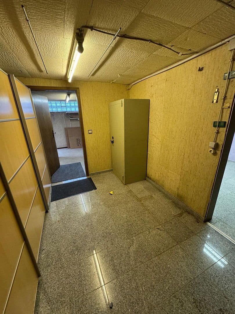 Prenájom bytu 4-izbový 140 m², Kaiserslautern, Porýnie-Falcko Prenájom bytu 4-izbový 140 m², Kaiserslautern, Porýnie-Falcko