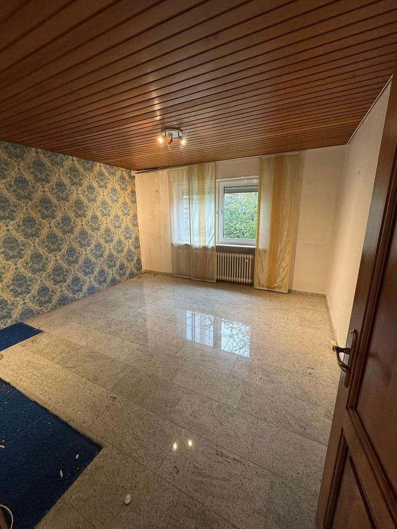 Prenájom bytu 4-izbový 140 m², Kaiserslautern, Porýnie-Falcko Prenájom bytu 4-izbový 140 m², Kaiserslautern, Porýnie-Falcko