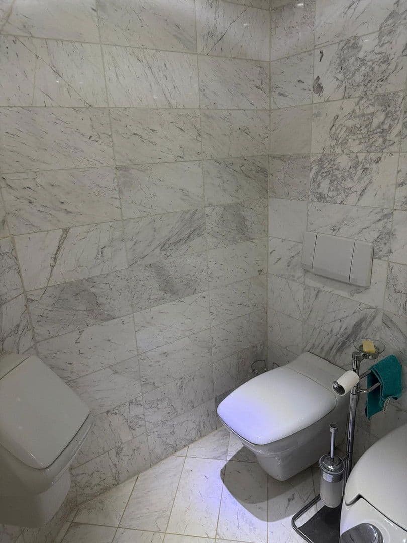 Prenájom bytu 4-izbový 140 m², Kaiserslautern, Porýnie-Falcko Prenájom bytu 4-izbový 140 m², Kaiserslautern, Porýnie-Falcko