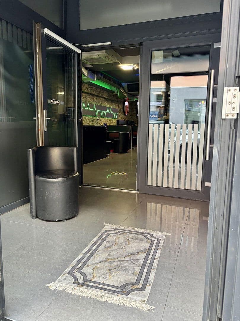 Prenájom nebytového priestoru 165 m², Mannheim, Bádensko-Wurttembersko Prenájom nebytového priestoru 165 m², Mannheim, Bádensko-Wurttembersko