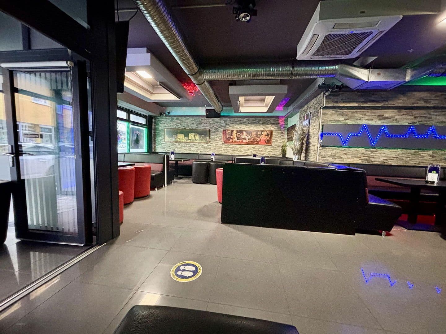 Prenájom nebytového priestoru 165 m², Mannheim, Bádensko-Wurttembersko Prenájom nebytového priestoru 165 m², Mannheim, Bádensko-Wurttembersko