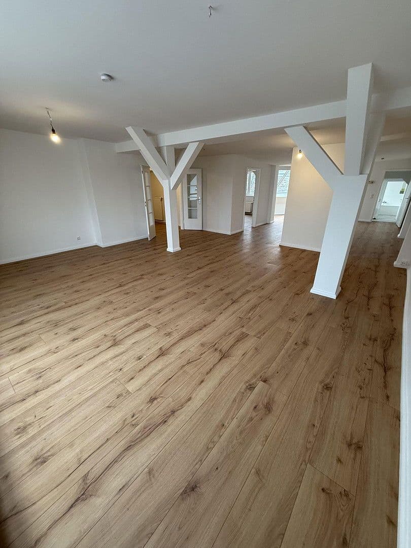 Prenájom bytu 3-izbový 152 m², Hohenzollerndamm, Berlin, Berlín Prenájom bytu 3-izbový 152 m², Hohenzollerndamm, Berlin, Berlín