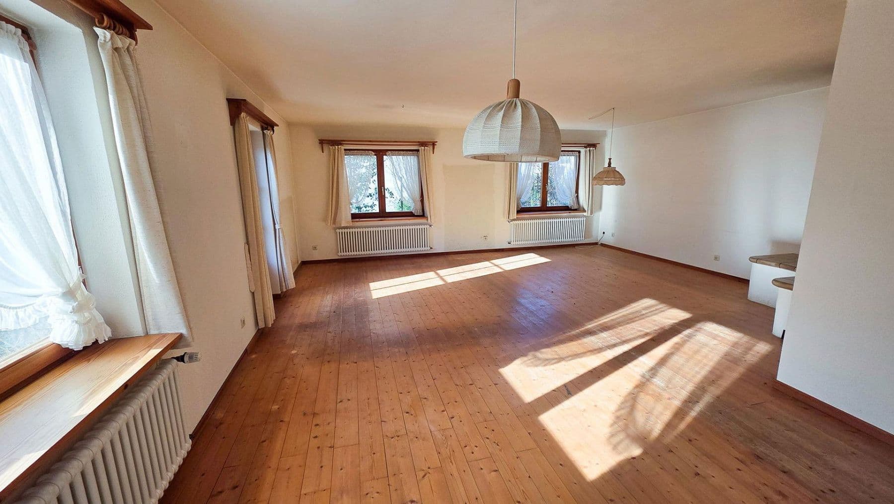 Predaj domu 296 m², pozemek 1.073 m², Freiburg, Bádensko-Wurttembersko Predaj domu 296 m², pozemek 1.073 m², Freiburg, Bádensko-Wurttembersko