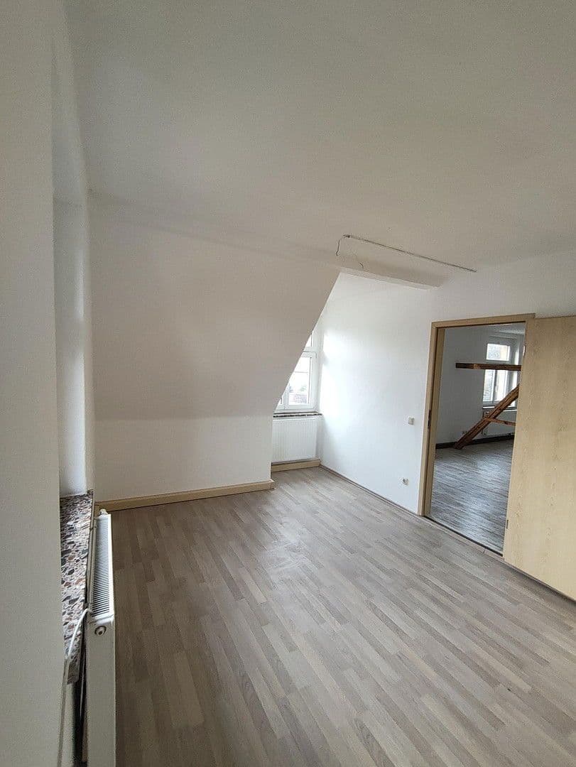 Prenájom bytu 4-izbový 75 m², Zwickau, Sasko Prenájom bytu 4-izbový 75 m², Zwickau, Sasko