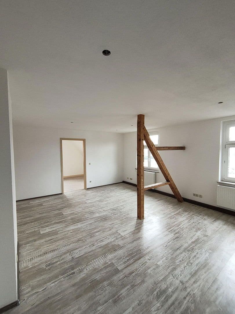 Prenájom bytu 4-izbový 75 m², Zwickau, Sasko Prenájom bytu 4-izbový 75 m², Zwickau, Sasko