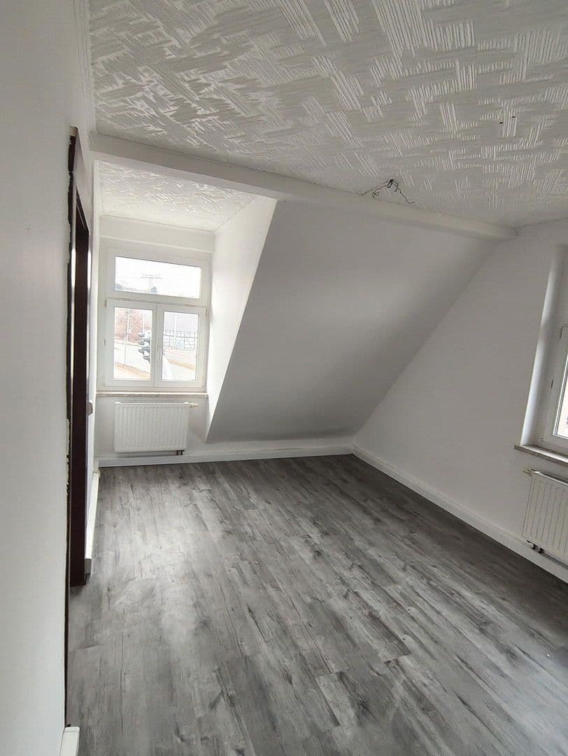 Prenájom bytu 4-izbový 75 m², Zwickau, Sasko Prenájom bytu 4-izbový 75 m², Zwickau, Sasko