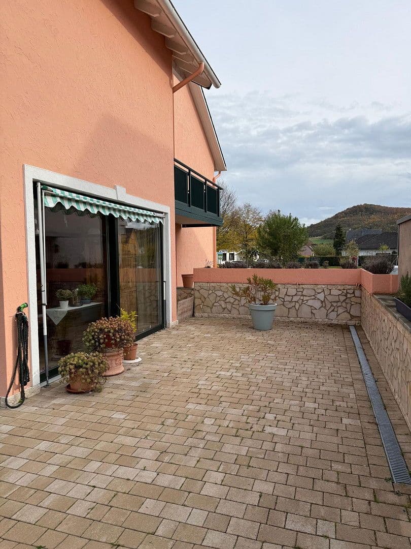 Predaj domu 280 m², pozemek 564 m², Kruft, Porýnie-Falcko Predaj domu 280 m², pozemek 564 m², Kruft, Porýnie-Falcko