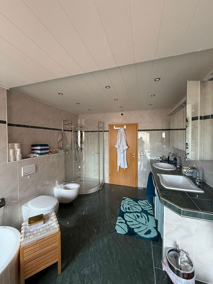 Predaj domu 280 m², pozemek 564 m², Kruft, Porýnie-Falcko Predaj domu 280 m², pozemek 564 m², Kruft, Porýnie-Falcko