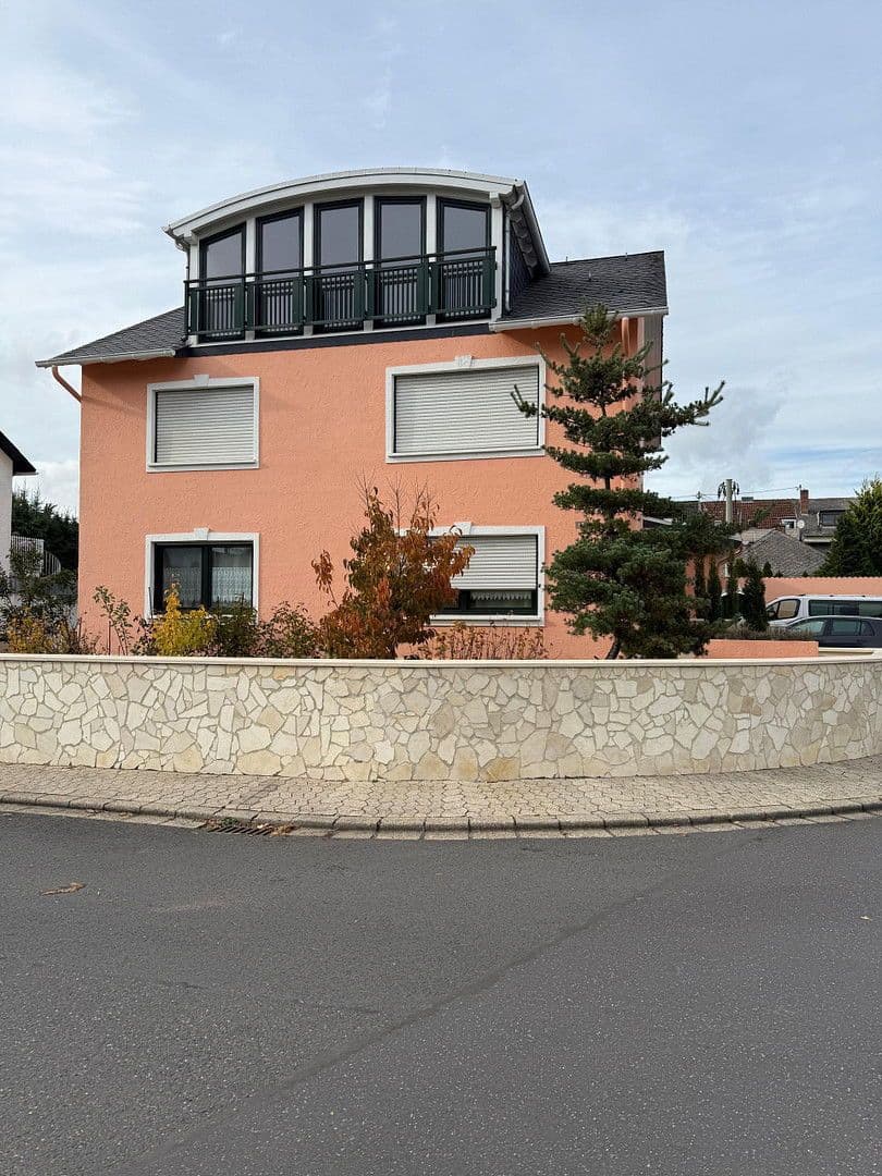 Predaj domu 280 m², pozemek 564 m², Kruft, Porýnie-Falcko Predaj domu 280 m², pozemek 564 m², Kruft, Porýnie-Falcko