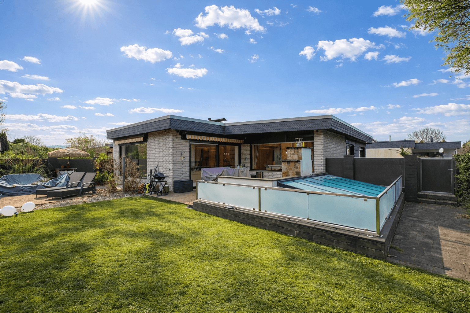 Predaj domu 268 m², pozemek 475 m², Kiefernweg 5, Ratingen, Severné Porýnie - Westfálsko Predaj domu 268 m², pozemek 475 m², Kiefernweg 5, Ratingen, Severné Porýnie - Westfálsko