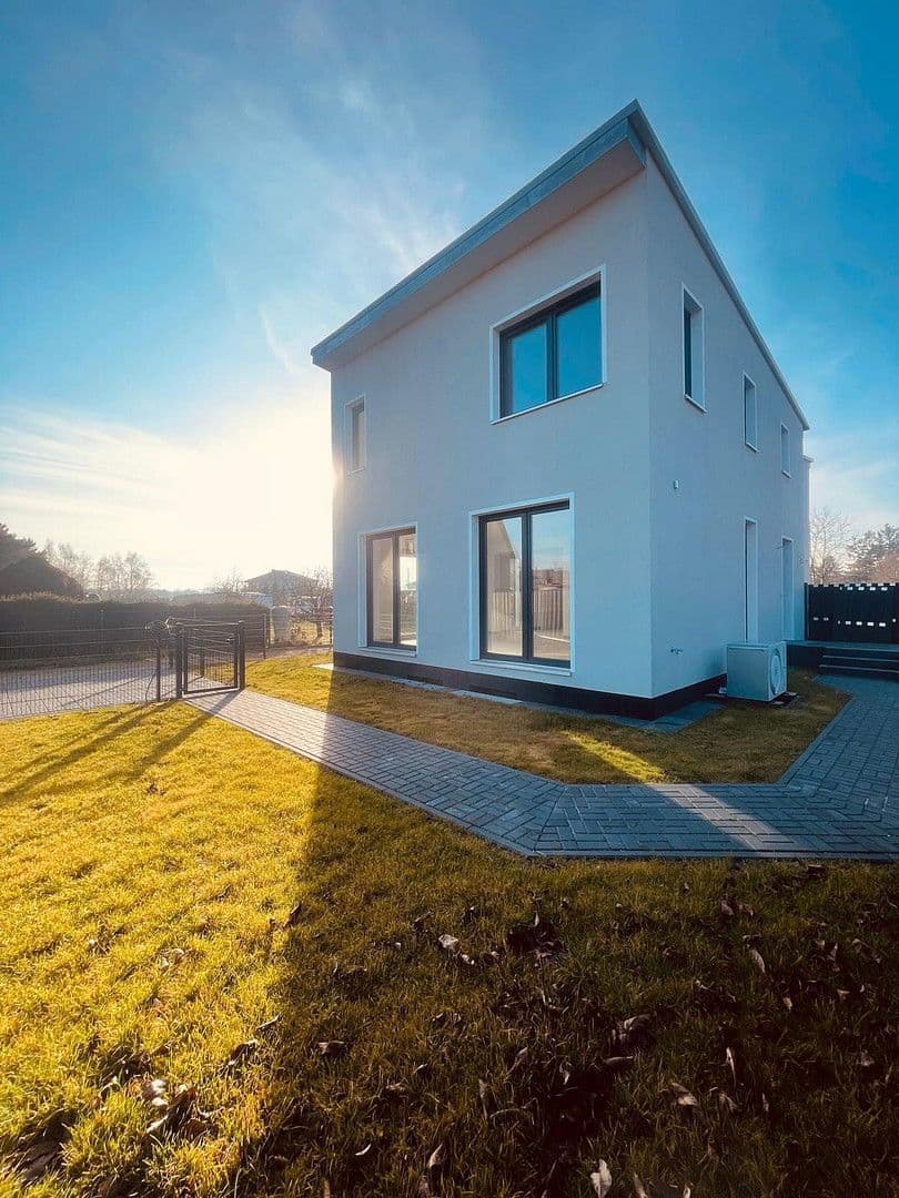 Predaj domu 157 m², pozemek 300 m², Jacob- Burckhardt- Straße 6, Blankenfelde-Mahlow, Brandenbursko Predaj domu 157 m², pozemek 300 m², Jacob- Burckhardt- Straße 6, Blankenfelde-Mahlow, Brandenbursko