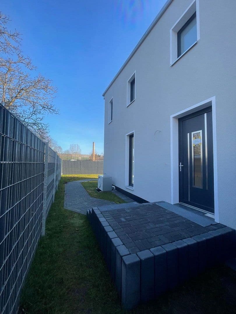 Predaj domu 157 m², pozemek 300 m², Jacob- Burckhardt- Straße 6, Blankenfelde-Mahlow, Brandenbursko Predaj domu 157 m², pozemek 300 m², Jacob- Burckhardt- Straße 6, Blankenfelde-Mahlow, Brandenbursko