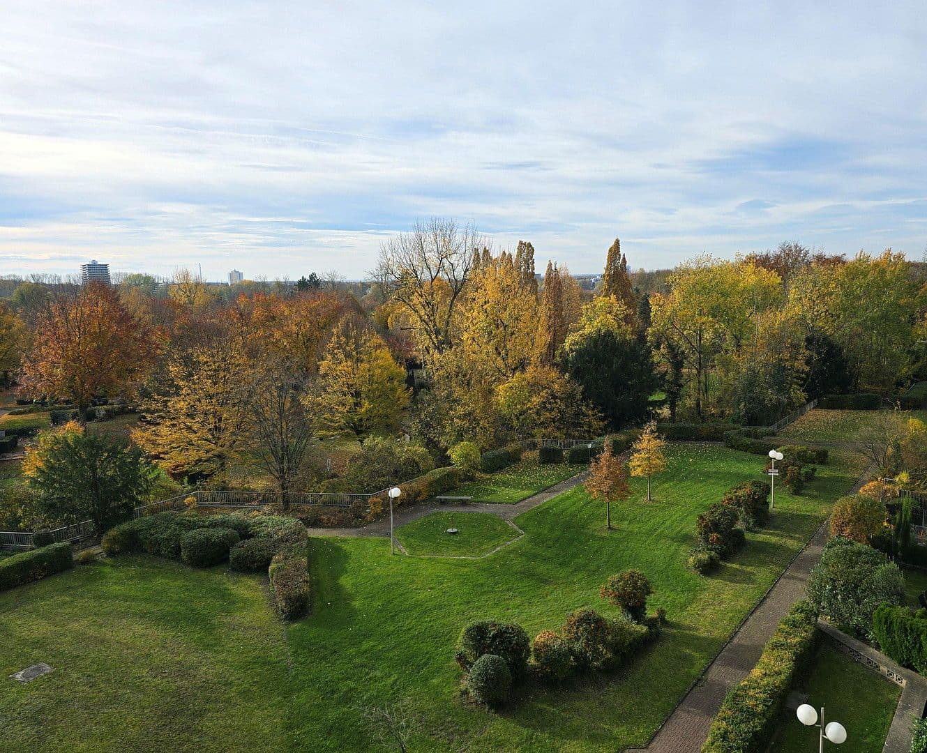 Prenájom bytu 3-izbový 97 m², Ziegeleiweg 20, Köln, Severné Porýnie - Westfálsko Prenájom bytu 3-izbový 97 m², Ziegeleiweg 20, Köln, Severné Porýnie - Westfálsko