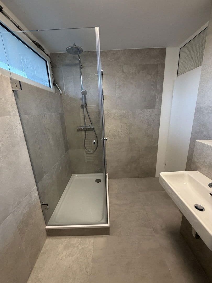 Prenájom bytu 3-izbový 97 m², Ziegeleiweg 20, Köln, Severné Porýnie - Westfálsko Prenájom bytu 3-izbový 97 m², Ziegeleiweg 20, Köln, Severné Porýnie - Westfálsko