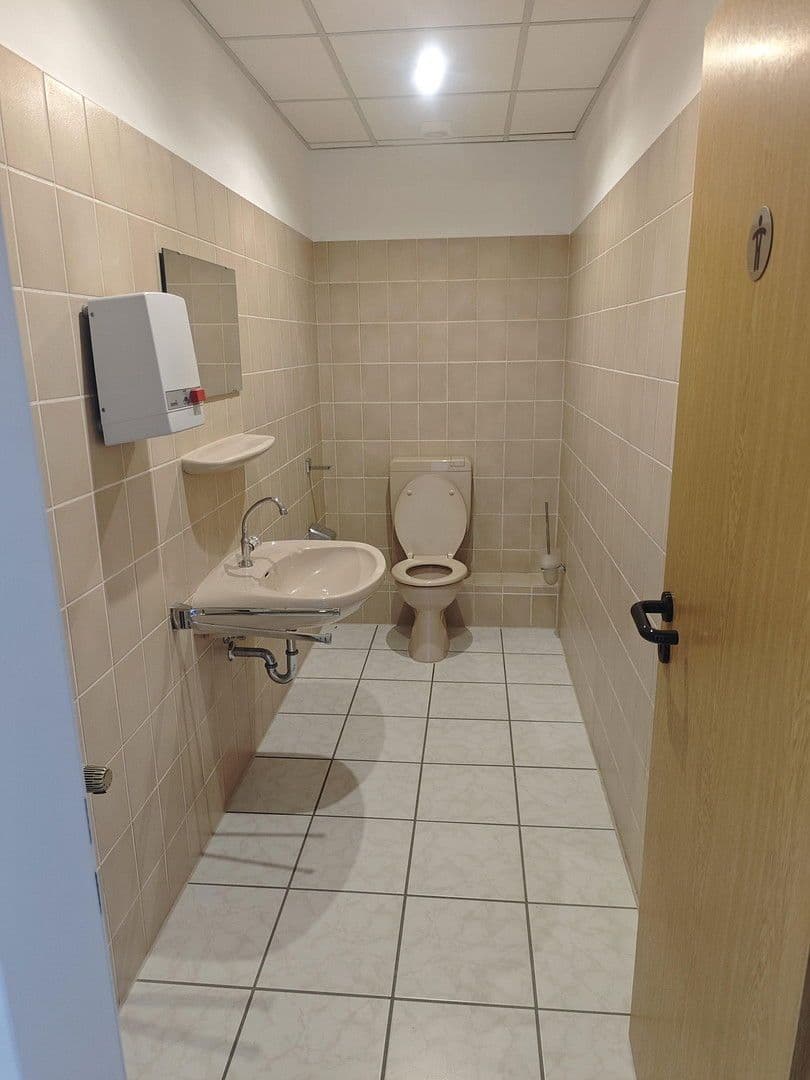 Prenájom kancelárie 124 m², Betzdorf, Porýnie-Falcko Prenájom kancelárie 124 m², Betzdorf, Porýnie-Falcko