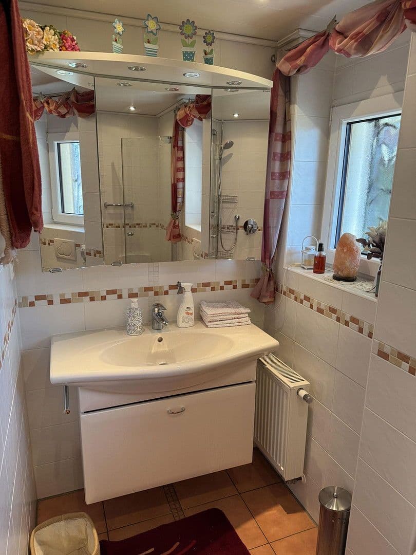 Predaj domu 229 m², pozemek 689 m², Westallee 9, Mogendorf, Porýnie-Falcko Predaj domu 229 m², pozemek 689 m², Westallee 9, Mogendorf, Porýnie-Falcko