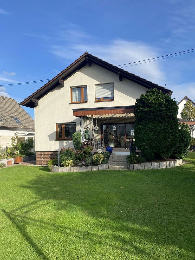 Predaj domu 229 m², pozemek 689 m², Westallee 9, Mogendorf, Porýnie-Falcko Predaj domu 229 m², pozemek 689 m², Westallee 9, Mogendorf, Porýnie-Falcko