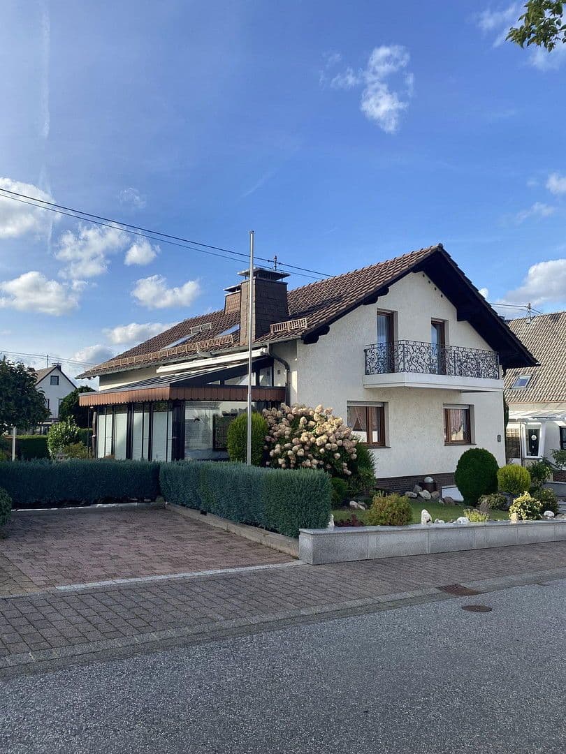 Predaj domu 229 m², pozemek 689 m², Westallee 9, Mogendorf, Porýnie-Falcko Predaj domu 229 m², pozemek 689 m², Westallee 9, Mogendorf, Porýnie-Falcko