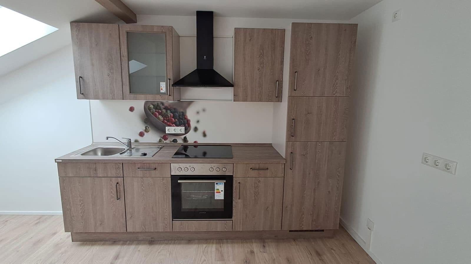 Prenájom bytu 4-izbový 107 m², Waldstraße 12, Greiz, Durínsko Prenájom bytu 4-izbový 107 m², Waldstraße 12, Greiz, Durínsko