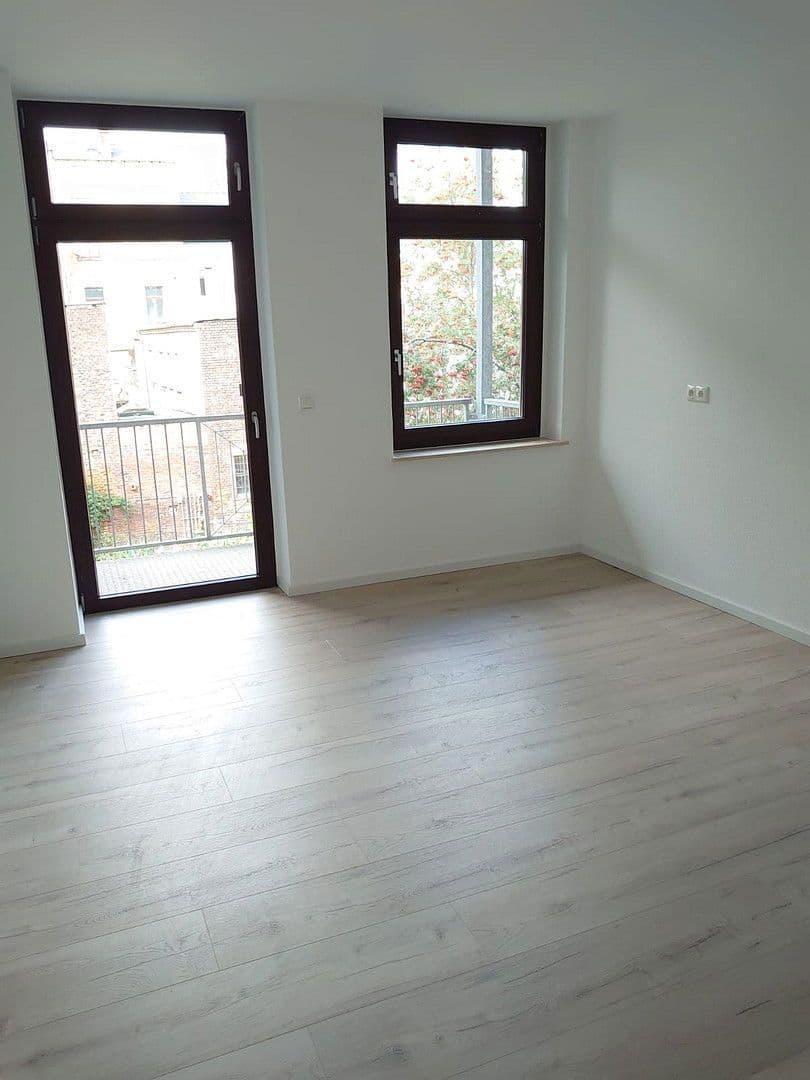 Predaj domu 372 m², pozemek 370 m², Humboldtstraße 8, Reichenbach, Sasko Predaj domu 372 m², pozemek 370 m², Humboldtstraße 8, Reichenbach, Sasko