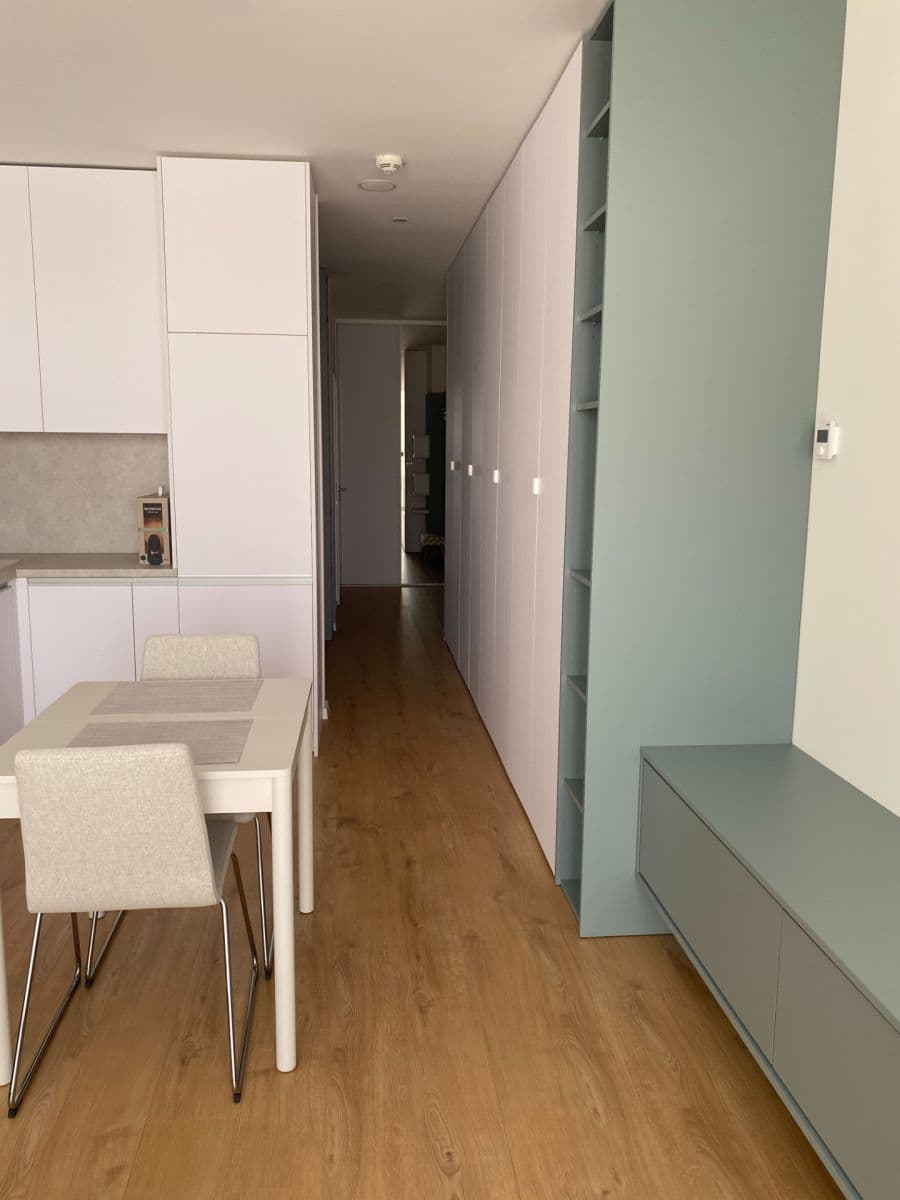 Prenájom bytu 1-izbový 34 m², Rožňavská, Nové Mesto, Bratislavský kraj Prenájom bytu 1-izbový 34 m², Rožňavská, Nové Mesto, Bratislavský kraj